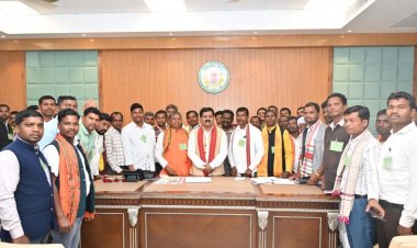 बस्तर संभाग के सरपंचों ने नए विधानसभा भवन में देखी लोकतांत्रिक प्रक्रिया,डिप्टी सीएम विजय शर्मा से की मुलाकात