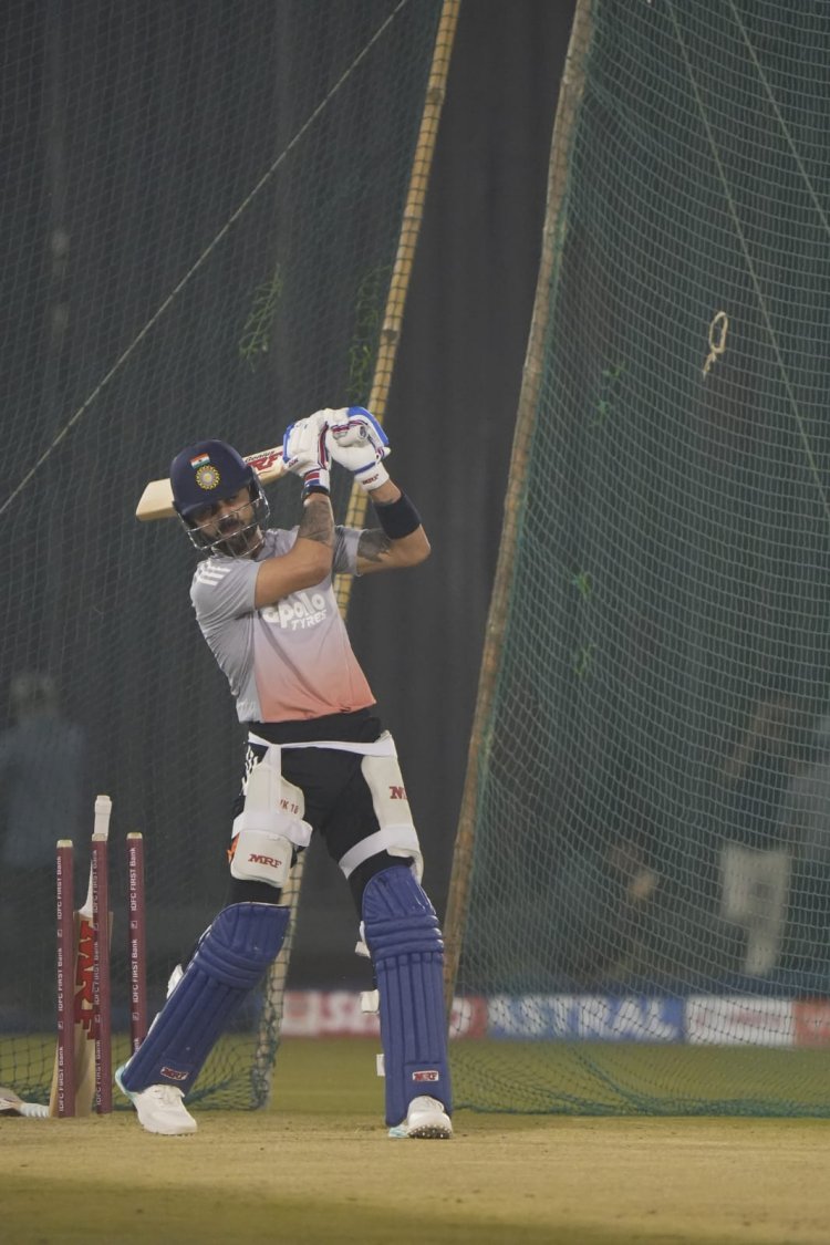 रोहित और विराट ने नेट्स पर लंबे समय तक की बल्लेबाजी, दोनों टीमों ने बहाया जमकर पसीना