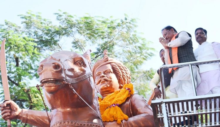 शहीद वीरनारायण सिंह को मुख्यमंत्री साय ने दी श्रद्धांजलि