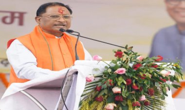 दंतेवाड़ा में 63 माओवादियों ने किया सरेंडर, सीएम साय ने कहा-बंदूक नहीं, संवाद और विकास ही स्थायी समाधान