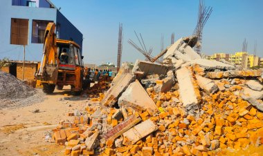 Raipur News : अवैध निर्माणों पर निगम का एक्शन,बुलडोजर की कार्रवाई से मचा हड़कंप