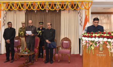 राज्यपाल ने अमिताभ जैन को मुख्य सूचना आयुक्त, उमेश कुमार अग्रवाल और शिरीष चंद्र मिश्रा को राज्य सूचना आयुक्त पद की दिलाई शपथ