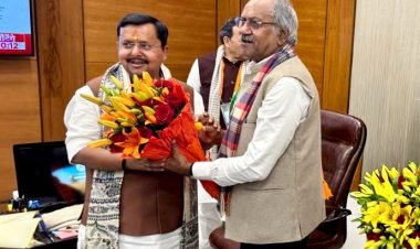 भाजपा राष्ट्रीय अध्यक्ष नितिन नबीन से सांसद बृजमोहन अग्रवाल की सौजन्य भेंट, दी हार्दिक बधाई