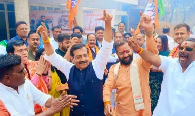 नितीन नबीन के राष्ट्रीय अध्यक्ष बनने पर जमकर नाचे भाजपाई, रायपुर के एकात्म परिसर और कुशाभाऊ ठाकरे परिसर में जश्न का माहौल