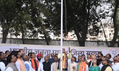 गणतंत्र दिवस पर एकात्म परिसर में गरिमामय ध्वजारोहण, प्रदेश अध्यक्ष किरण सिंह देव के साथ विधायक पुरंदर मिश्रा रहे उपस्थित