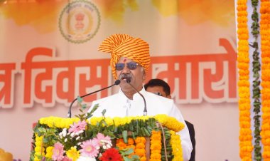 77वें गणतंत्र दिवस पर सांसद बृजमोहन अग्रवाल ने किया ध्वजारोहण, शहीदों के परिजनों को किया सम्मानित