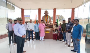 शहीद दिवस पर किरंदुल में INTUC ने दी भावपूर्ण श्रद्धांजलि