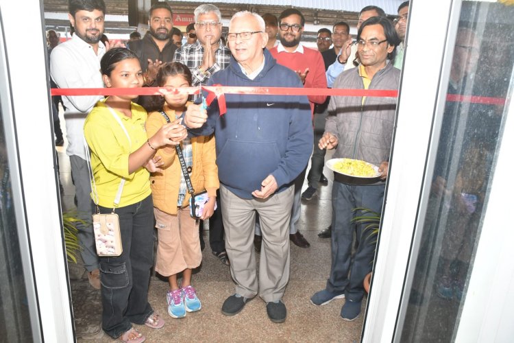 अब ट्रेन का इंतजार रहेगा सुकून भरा : रायपुर स्टेशन पर यात्रियों ने किया "स्वस्थ वेटिंग लाउंज" का शुभारंभ