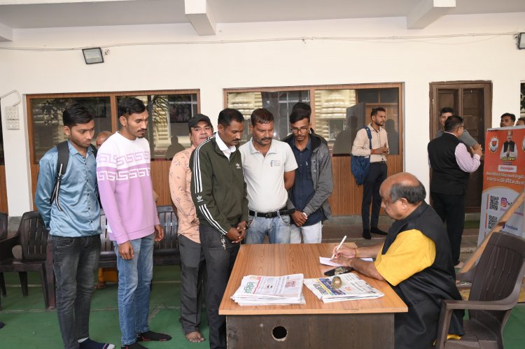 हर शिकायत में छुपा है ख़्वाब, पुरंदर मिश्रा ने दिया हर समस्या को जवाब