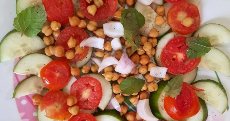 सर्दियों में कुदरती गुलाबी निखार के लिए अपनाएं यह 'लाल सलाद': चमकती त्वचा का रामबाण नुस्खा