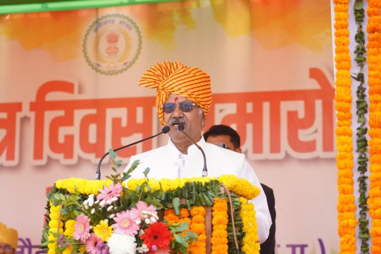 77वें गणतंत्र दिवस पर सांसद बृजमोहन अग्रवाल ने किया ध्वजारोहण, शहीदों के परिजनों को किया सम्मानित