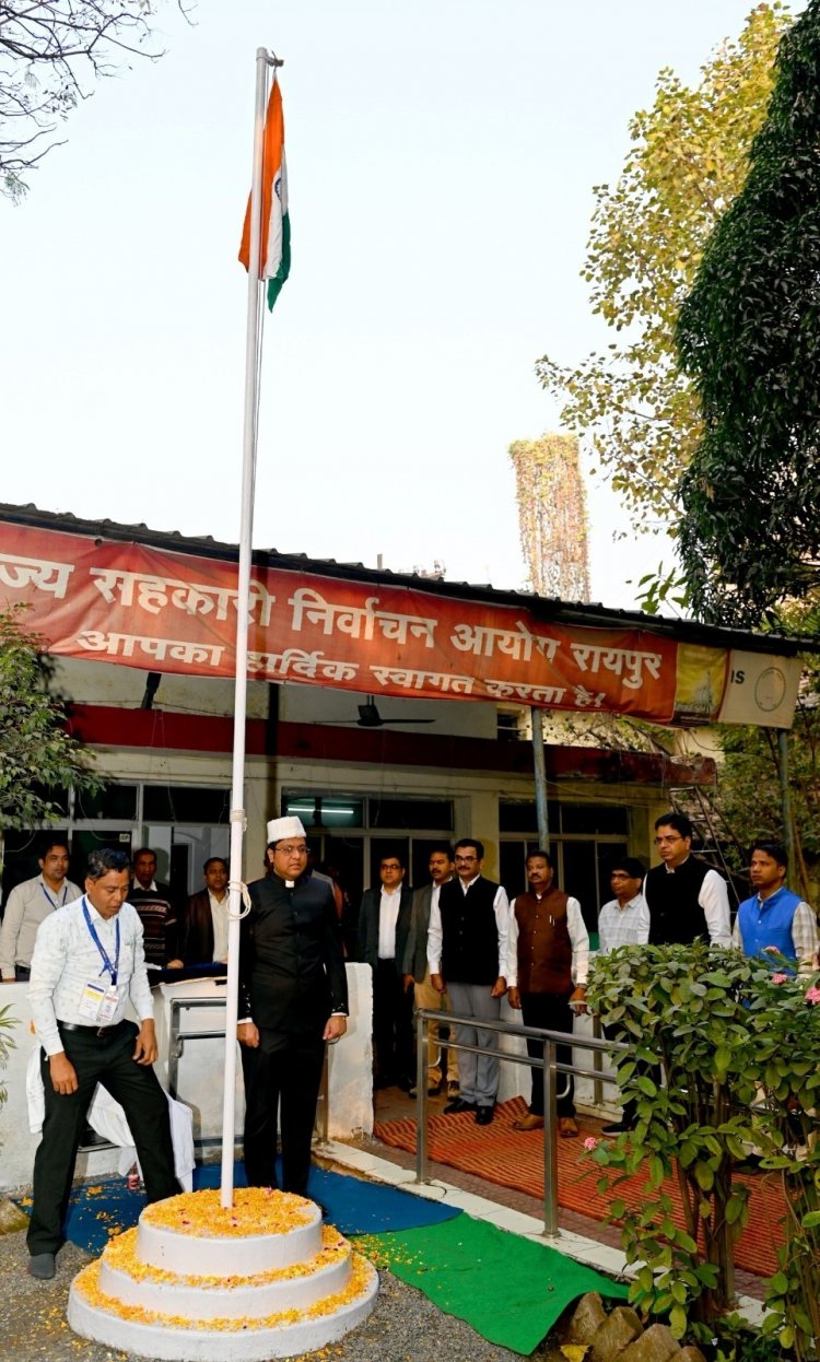 जनसम्पर्क आयुक्त डॉ. रवि मित्तल ने किया ध्वजारोहण