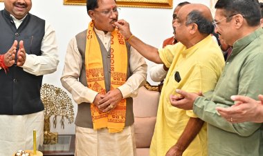 विधायक पुरंदर मिश्रा ने मुख्यमंत्री साय से भेंट कर दी जन्मदिन शुभकामनाएँ