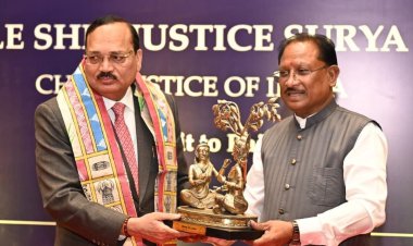 मुख्यमंत्री विष्णुदेव साय ने भारत के मुख्य न्यायाधीश न्यायमूर्ति सूर्यकांत का किया  स्वागत