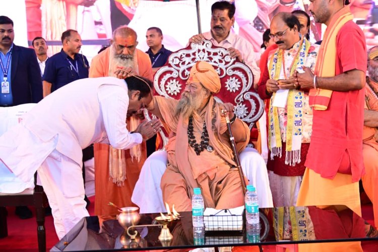 डिप्टी सीएम अरुण साव ने विराट संत समागम में पधारे साधु-संतों और महामंडलेश्वरों से लिया आर्शीवाद