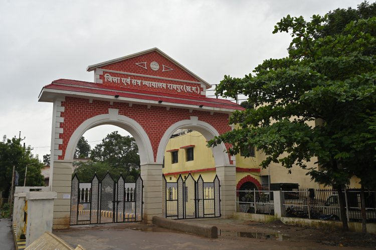 रायपुर कोर्ट परिसर से दो कैदी फरार: शहर भर में नाकाबंदी!