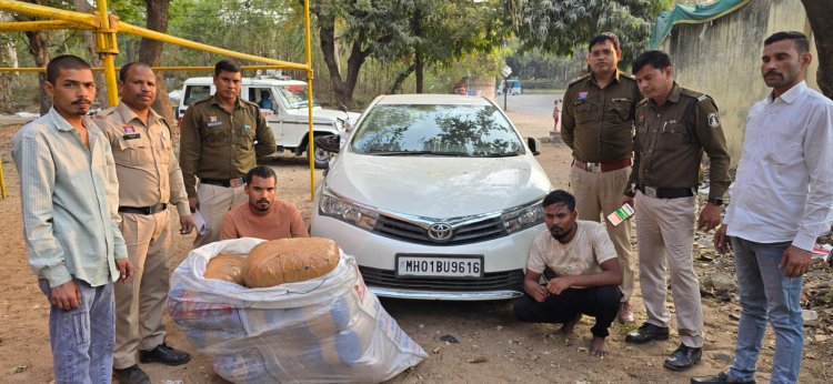 कार में मिला 50 किलो गांजा :  रायपुर में दो तस्कर गिरफ्तार,वाहन के साथ 2 लाख नकद भी जब्त