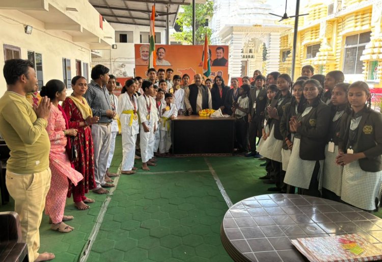 रायपुर के नन्हे कराटे सितारों की अंतरराष्ट्रीय चमक, विधायक पुरंदर मिश्रा ने बढ़ाया उत्साह