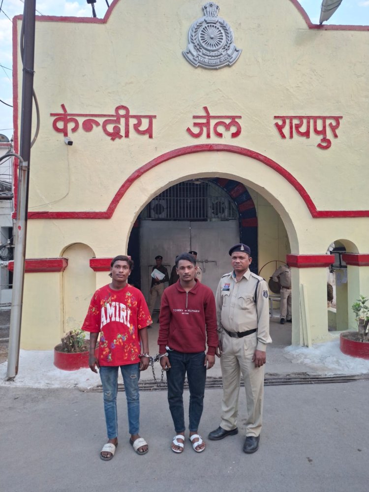रायपुर में सनसनी : पेट्रोल भरवाते वक्त बाइक में लगाई आग, दो युवक गिरफ्तार