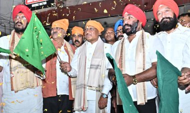मुख्यमंत्री ने होला मोहल्ला के लिए संगत बसों को दिखाई हरी झंडी,बोले-सिख गुरुओं की सीख और बलिदान हम सभी के लिए प्रेरणा