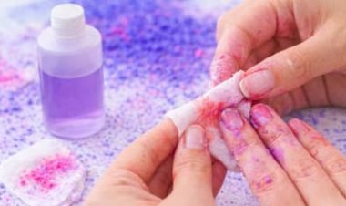 होली पर जिद्दी रंगों से नाखूनों को बचाएं: अपनाएं ये आसान और असरदार टिप्स