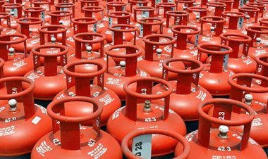 महंगाई का बड़ा झटका: घरेलू और कमर्शियल LPG सिलेंडर ₹60 हुए महंगे, आज से लागू हुईं नई दरें