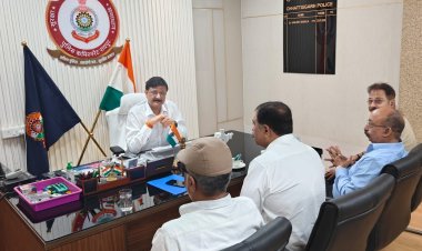 कैट प्रतिनिधिमंडल सहित विभिन्न व्यापारी संगठनों के पदाधिकारियों ने रायपुर के कमिश्नर डॉ. संजीव शुक्ला से मुलाकात की