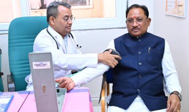 स्वास्थ्य के प्रति जागरूकता का संदेश: मुख्यमंत्री विष्णु देव साय ने विधानसभा परिसर में तीन दिवसीय स्वास्थ्य शिविर का किया शुभारंभ