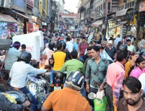 रायपुर स्टेशन इलाके में भारी वाहनों की 'नो-एंट्री' : होली पर ट्रैफिक पुलिस का नया प्लान लागू, नियम तोड़ने पर कटेगा भारी चालान