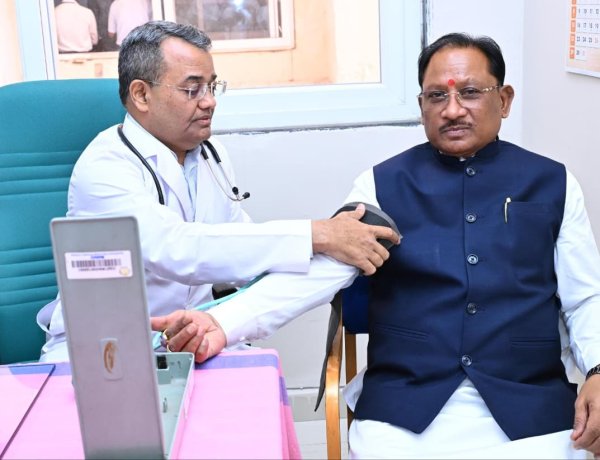 स्वास्थ्य के प्रति जागरूकता का संदेश: मुख्यमंत्री विष्णु देव साय ने विधानसभा परिसर में तीन दिवसीय स्वास्थ्य शिविर का किया शुभारंभ