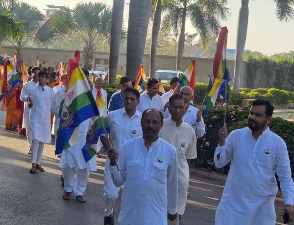 महावीर जन्म कल्याणक महोत्सव पर निकली प्रभात फेरी