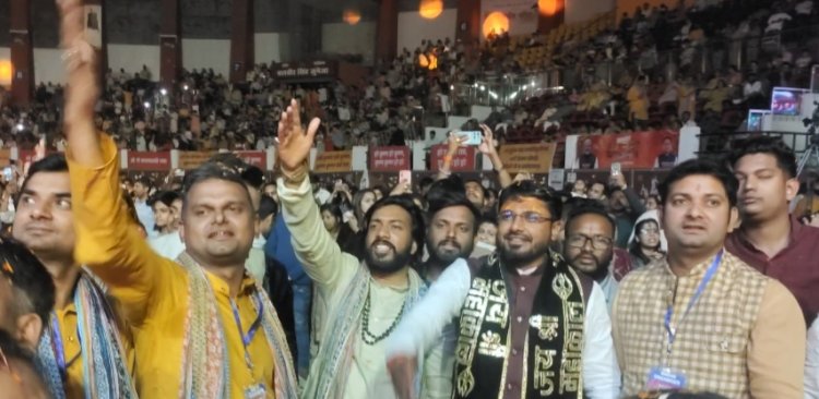 भक्ति की धुन पर जमकर झूमे "गुरू" "खुश" हो गए भक्त