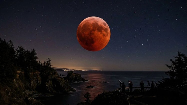 आज आसमान में दिखेगा 'ब्लड मून' : भारत में इतने बजे से शुरू होगा सूतक काल, जानें ग्रहण का सही समय