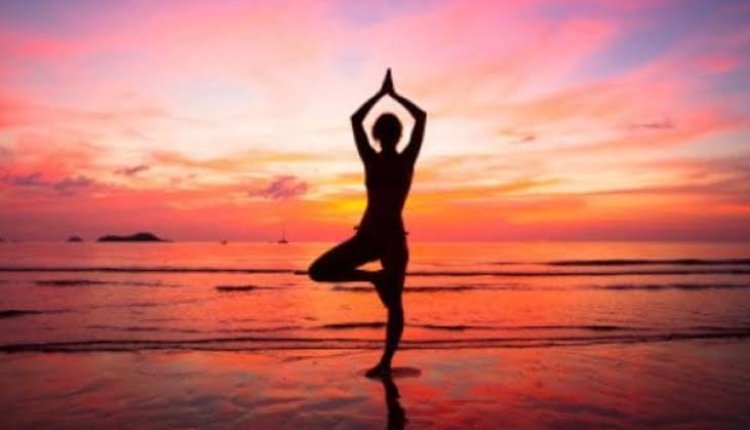 रात भर बदलते हैं करवट, तो आज ही शुरू करें ये 7 योगासन : मिलेगी बच्चों जैसी गहरी और सुकून भरी नींद