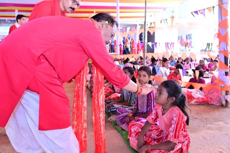 मुख्यमंत्री विष्णु देव साय ने मां दुर्गा की पूजा-अर्चना कर प्रदेशवासियों की सुख-समृद्धि की कामना