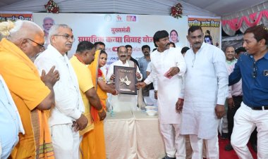 डिप्टी सीएम अरुण साव ने भक्त माता कर्मा से 65 नवदंपति के सुखमय दांपत्य के लिए की प्रार्थना