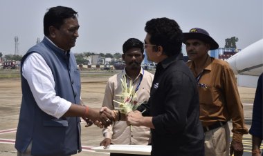 जगदलपुर : भारत रत्न सचिन तेंदुलकर का एयरपोर्ट में आत्मीय स्वागत