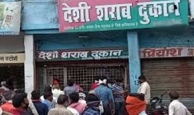 दुकानों में देशी शराब की भारी कमी, प्लास्टिक बोतलों से एक चौथाई ही सप्लाई