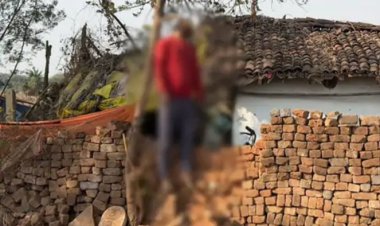 पत्नी के जाने से आहत पति ने प्रेमी के घर के सामने फांसी लगाई, इलाके में सनसनी