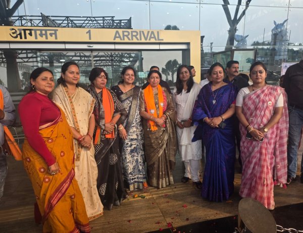 राज्यसभा में शपथ ग्रहण कर रायपुर लौटीं सांसद लक्ष्मी वर्मा,एयरपोर्ट पर हुआ भव्य स्वागत