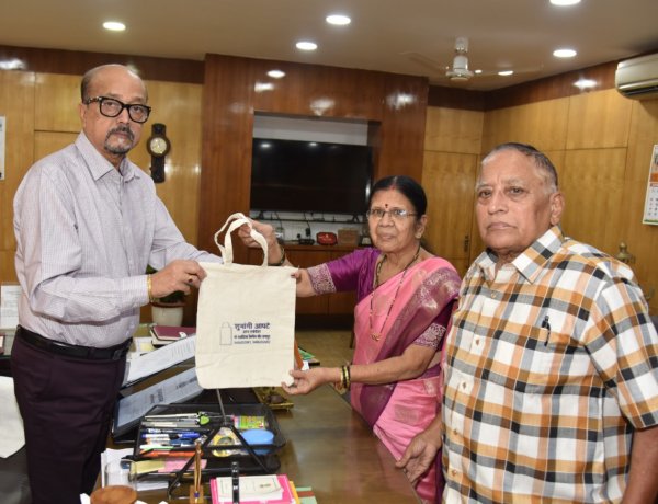 रायपुर : राज्यपाल डेका से नो प्लास्टिक कैंपेन की ब्रांड एंबेसडर आप्टे ने की मुलाकात