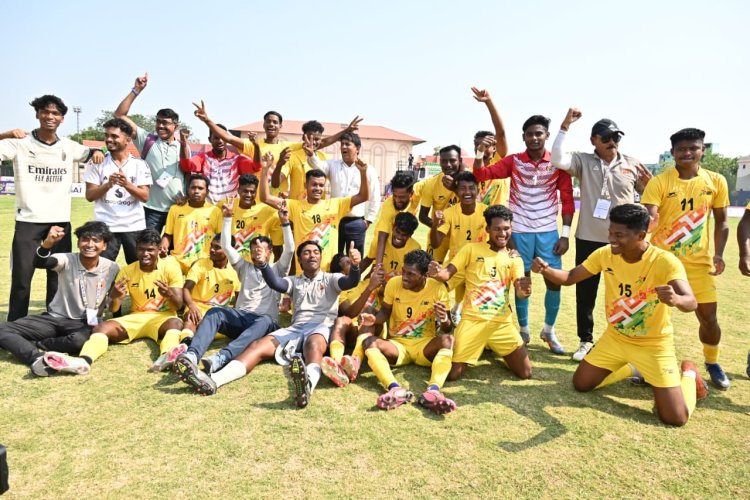 फुटबॉल में छत्तीसगढ़ को रजत पदक: फाइनल में कड़े मुकाबले में पश्चिम बंगाल से 0-1 से हार