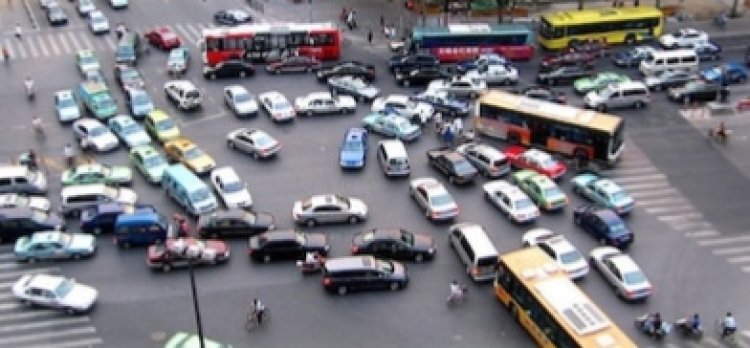 रायपुर ट्रैफिक पुलिस की नई व्यवस्था: जाम की सूचना दें, तुरंत पहुंचेगी टीम