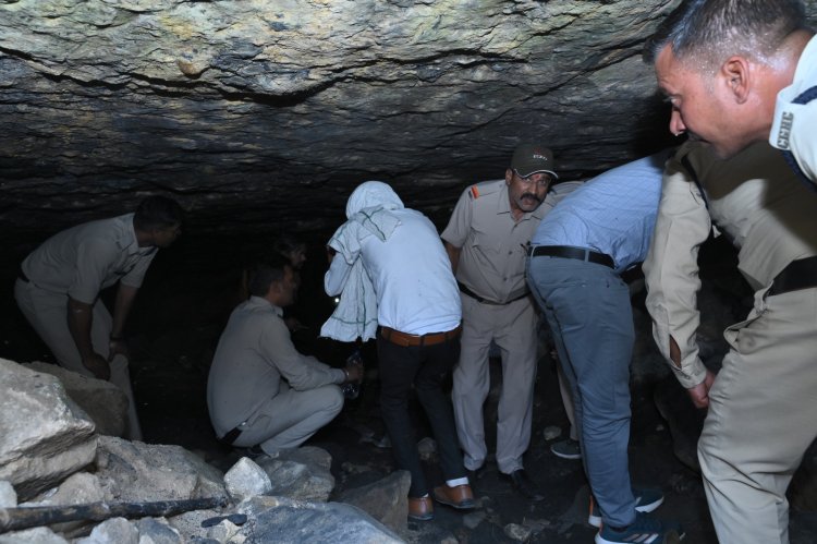 ब्लास्टिंग कर बंद की जाएगी 150 मीटर लंबी अवैध सुरंग, सेंट्रल फ्लाइंग स्क्वाड की बड़ी कार्रवाई