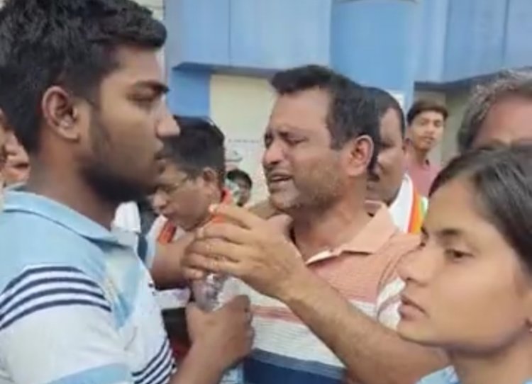 कांग्रेस नेता के घर डकैती, बेटे की गोली मारकर हत्या, दूसरा घायल