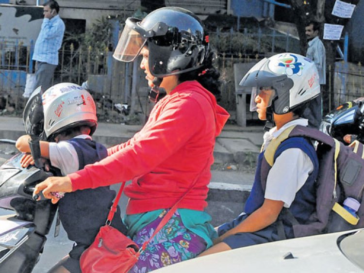 चालक ही नहीं, पीछे बैठने वाले के लिए भी हेलमेट अनिवार्य, बिना हेलमेट वाहन देने पर शोरूम पर अब कार्रवाई