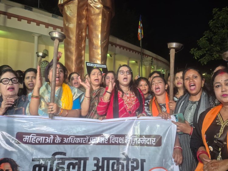भाजपा महिला मोर्चा ने निकाली विशाल मशाल रैली
