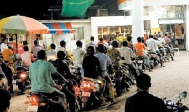 सरकार कहती है ‘किल्लत नहीं’ : लेकिन प्रदेश के पंपों पर हाहाकार
