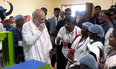 केंद्रीय गृहमंत्री अमित शाह ने चखा बस्तर की इमली का स्वाद बोले यहां की इमली का स्वाद खट्टा नहीं बल्कि मीठा