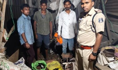 रायपुर में कबाड़ियों पर पुलिस का एक्शन : दुकानों पर रेड से मचा हड़कंप,भारी मात्रा में लोहा-सरिया जब्त
